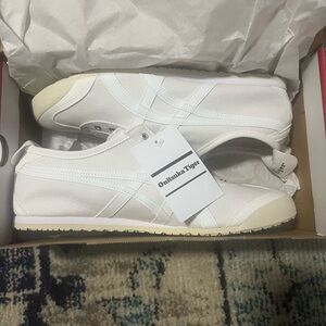 NWT Onitsuka Tiger Mexico 66 slip on